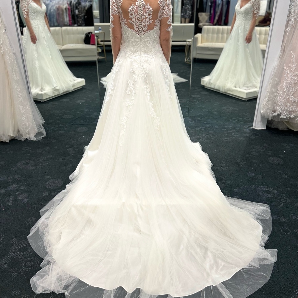 Elegant White Lace Wedding Dress